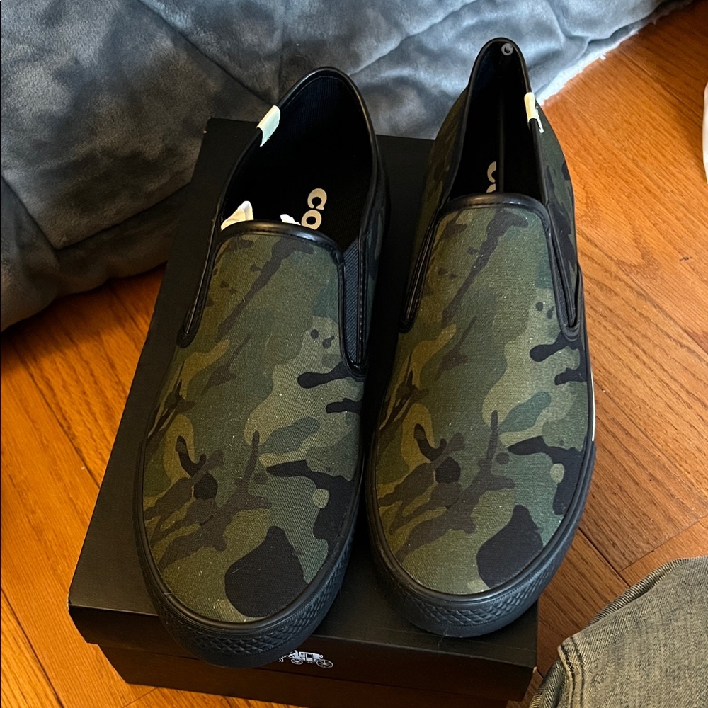 Slip-On Camouflage Canvas Sneakers - Green Camo